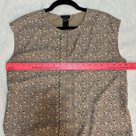 Ann Taylor large sleeveless top - Picture 6 of 6